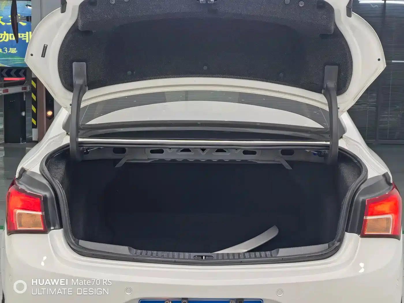 Buick Verano 2018 Sedan 15S Automatic Entry-Level — миниатюра 13