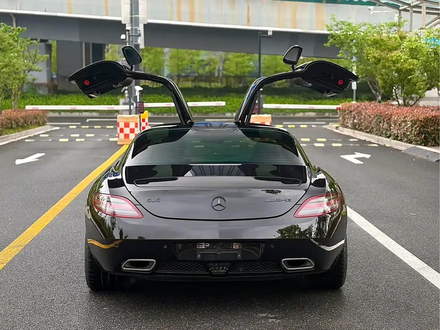 2011 Mercedes-Benz SLS AMG — миниатюра 3