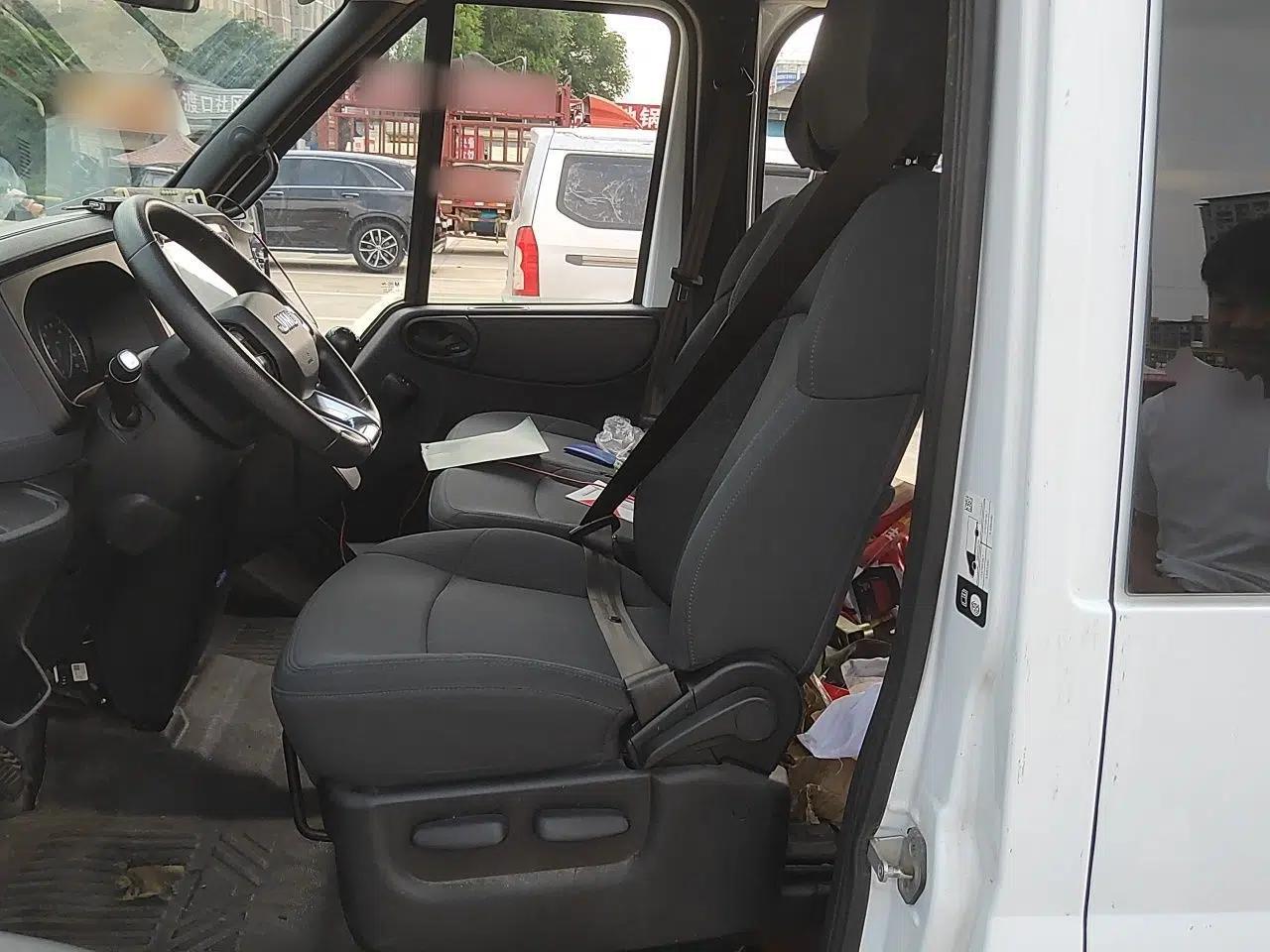 JMC Fushun 2022 2.0T Manual Multi-Function Passenger Vehicle Short Wheelbase Mid-Height Roof 6-Seater — миниатюра 15