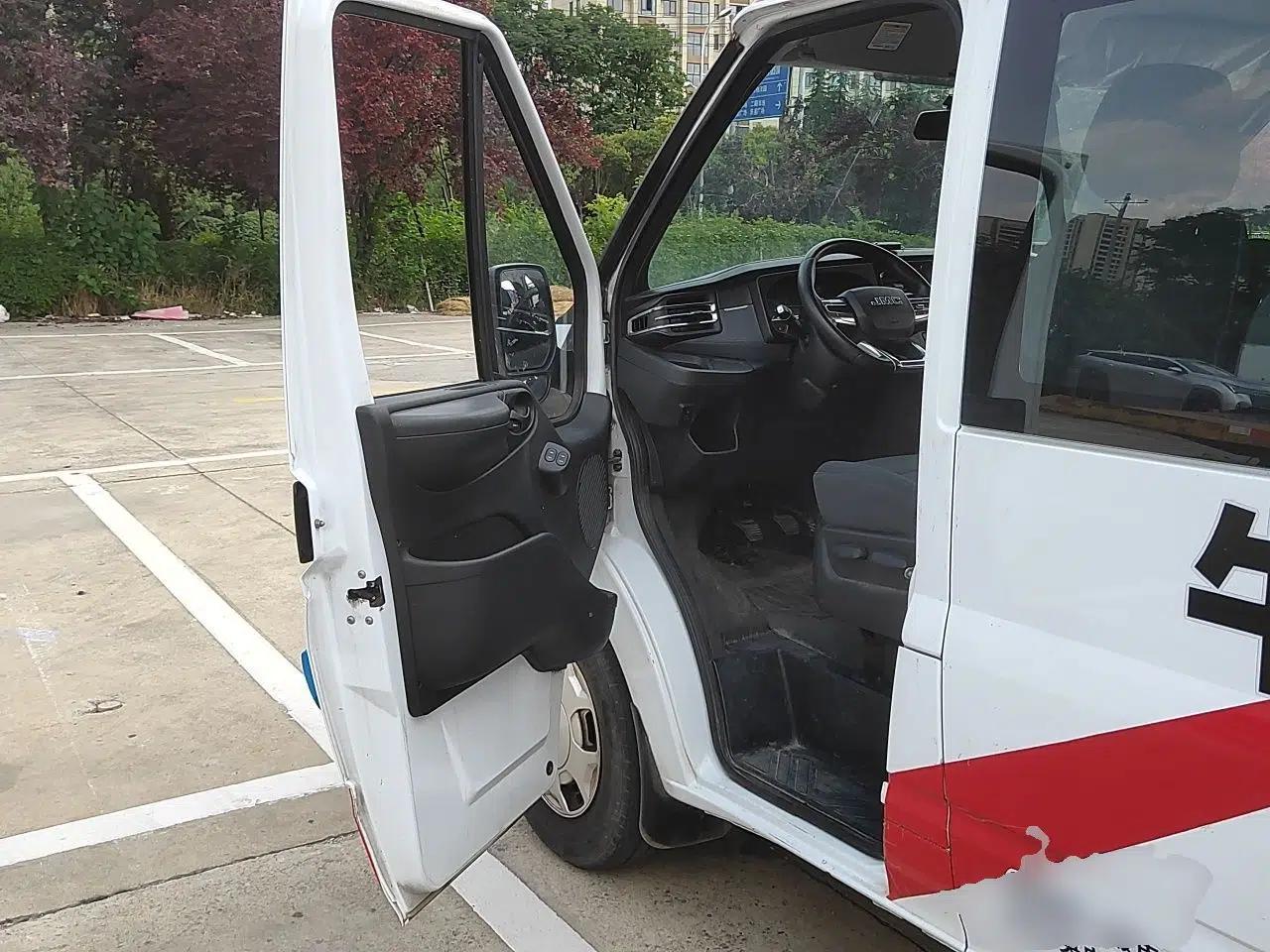 JMC Fushun 2022 2.0T Manual Multi-Function Passenger Vehicle Short Wheelbase Mid-Height Roof 6-Seater — миниатюра 16