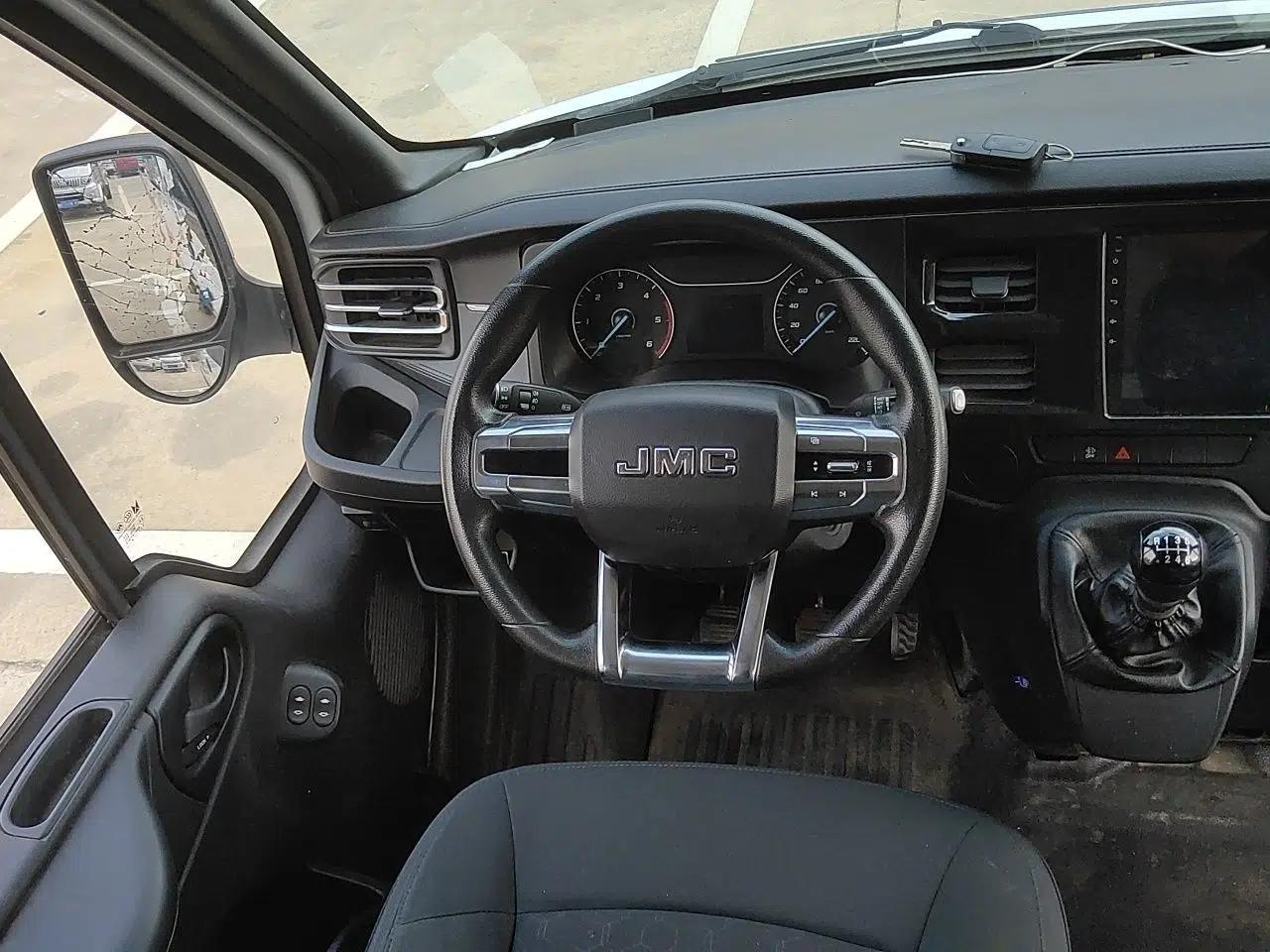 JMC Fushun 2022 2.0T Manual Multi-Function Passenger Vehicle Short Wheelbase Mid-Height Roof 6-Seater — миниатюра 10
