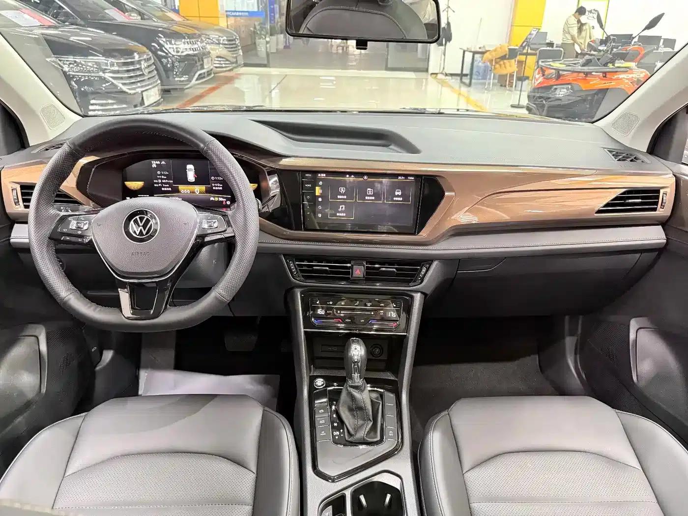 Tharu 2022 280TSI 2WD Luxury Edition — миниатюра 13