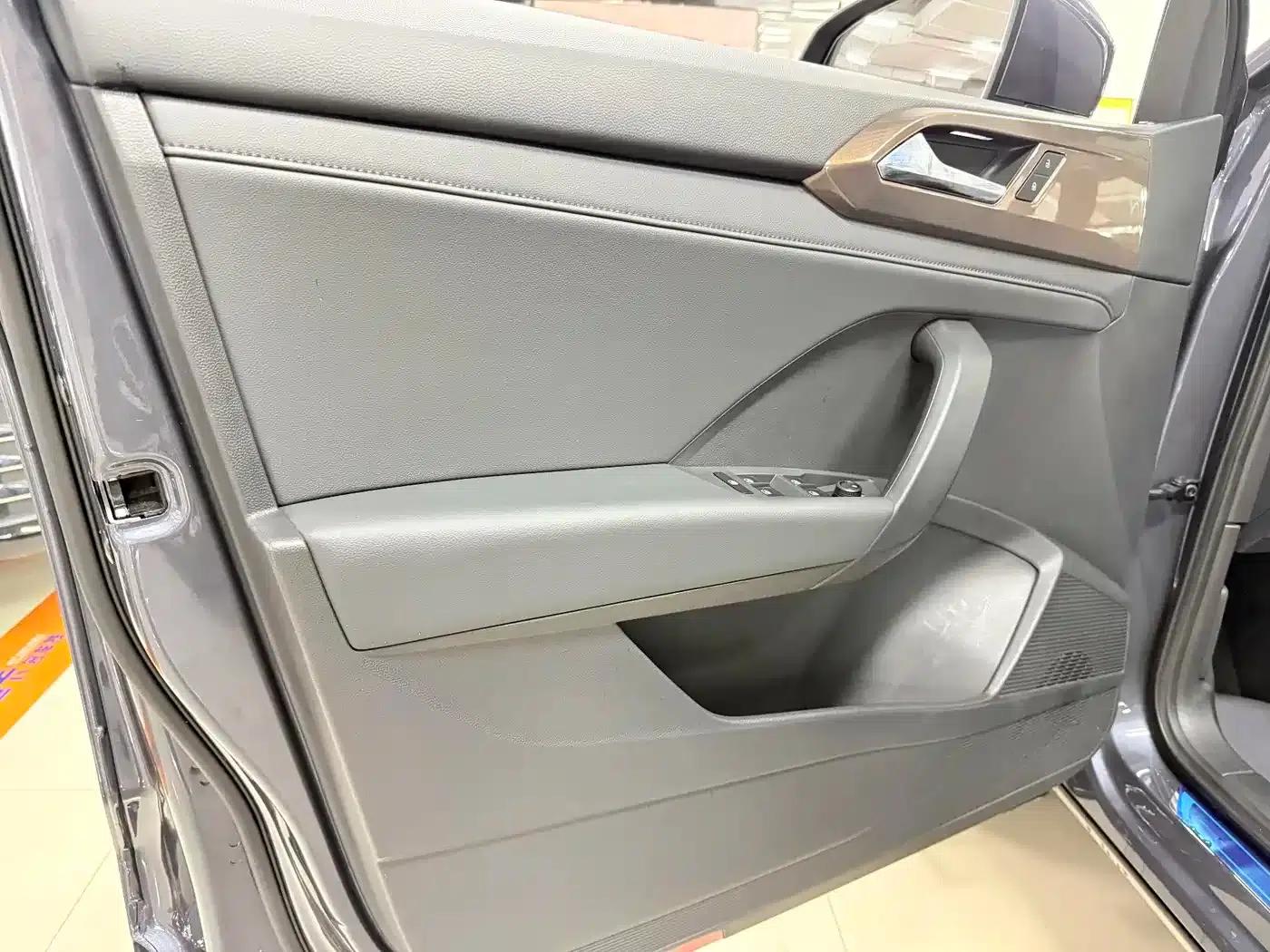Tharu 2022 280TSI 2WD Luxury Edition — миниатюра 7