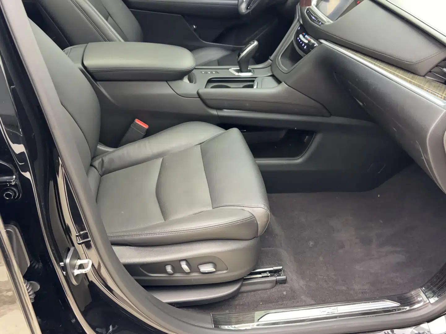 Cadillac XT5 2017 Anniversary Edition 28T Four-Wheel Drive Luxury Model — миниатюра 26