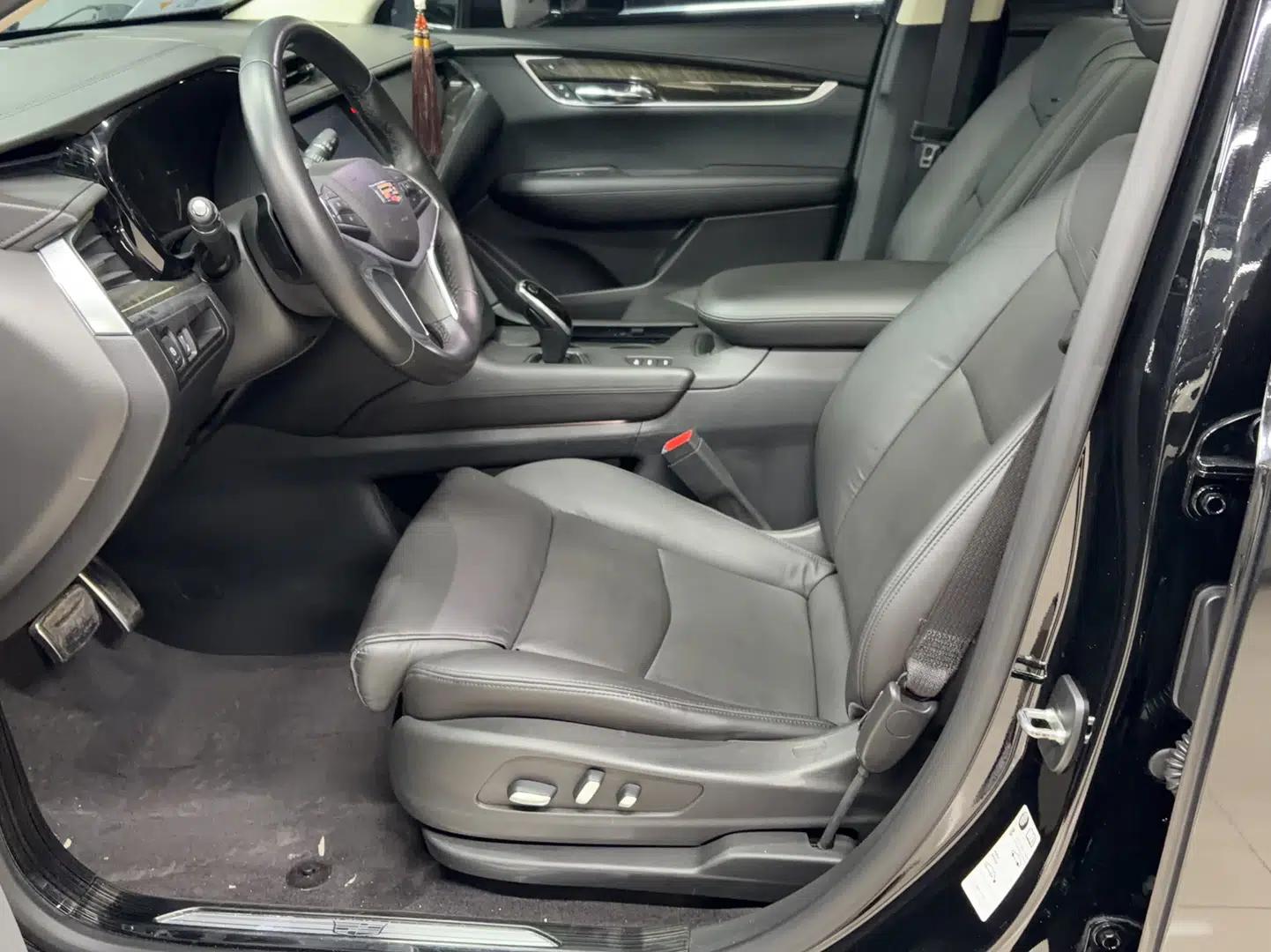 Cadillac XT5 2017 Anniversary Edition 28T Four-Wheel Drive Luxury Model — миниатюра 27