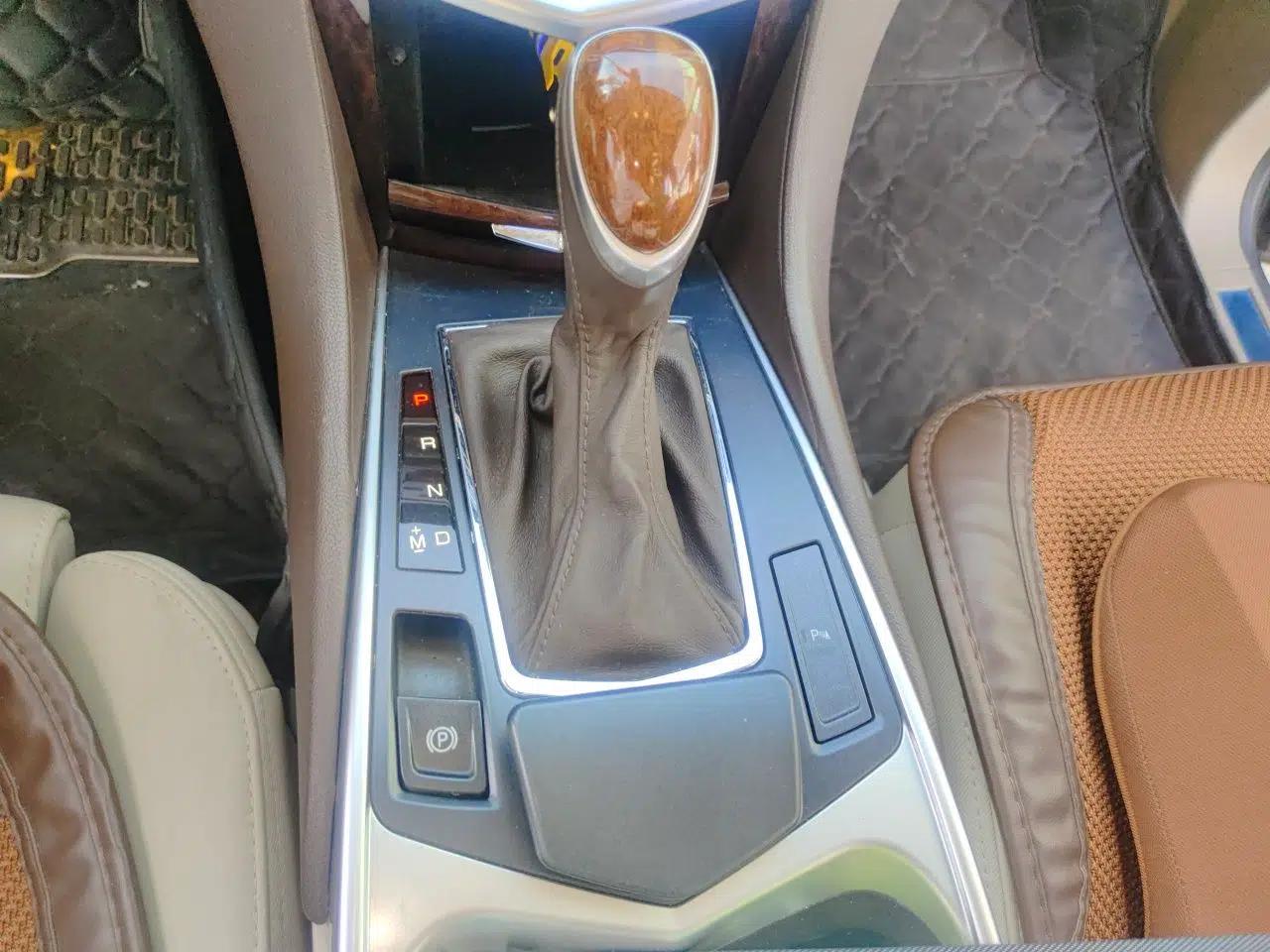 Cadillac SRX 2014 3.0L Elite Model — миниатюра 14