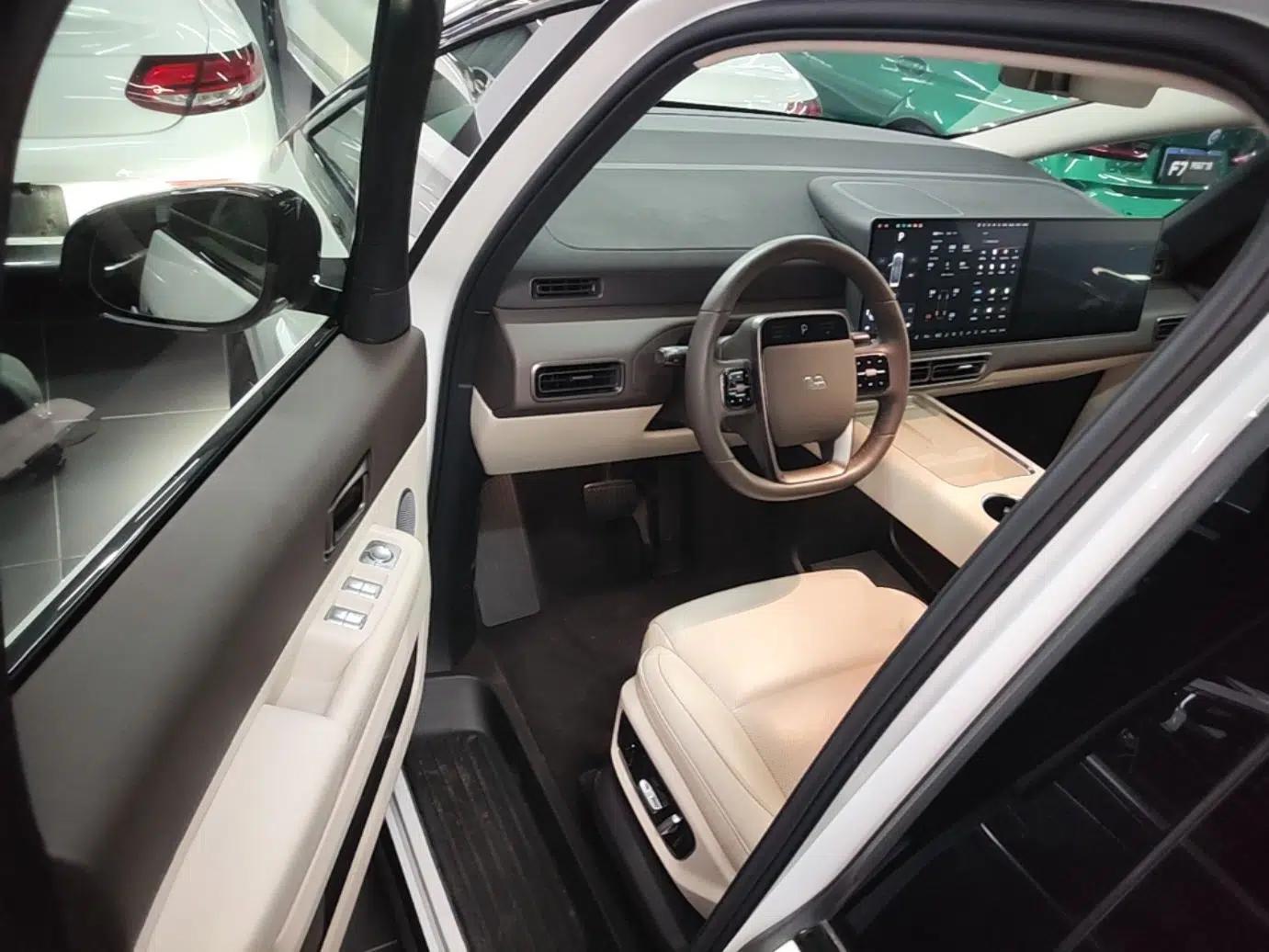 Li Auto MEGA 2024 Ultra Model — миниатюра 23