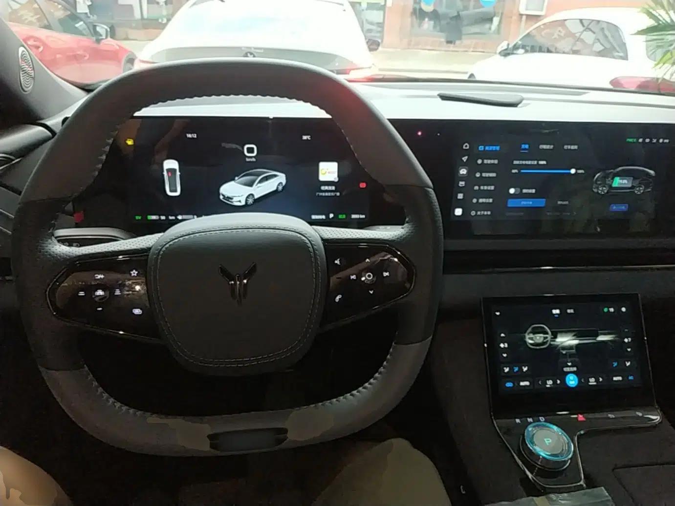 VOYAH PASSION 2024 PHEV Four-Wheel Drive Ultra-Long Range Executive Edition — миниатюра 17