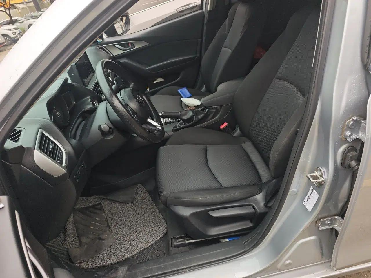 Mazda 3 Axela 2017 Sedan 1.5L Automatic Comfort Model Emission Standard China V — миниатюра 15