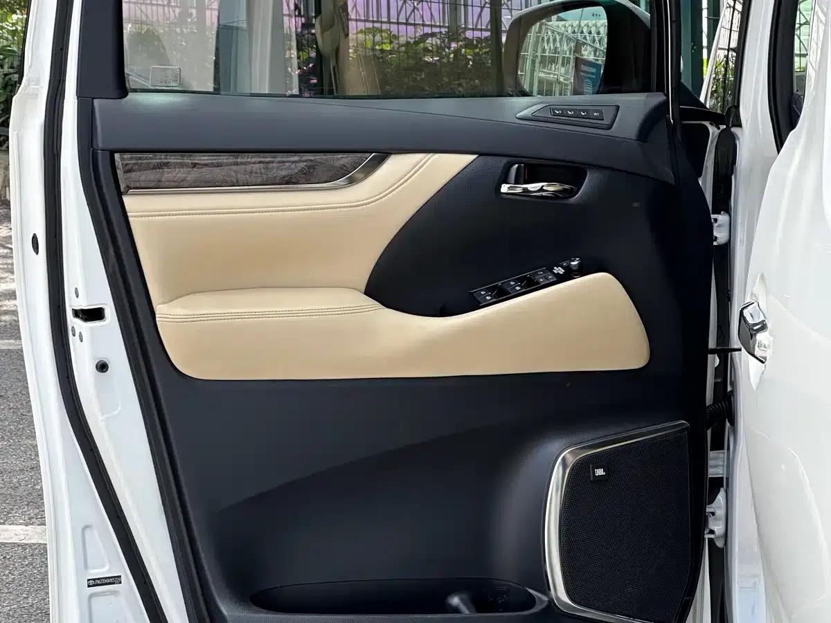 2018 Alphard Facelift 3.5L Premium Edition — миниатюра 26