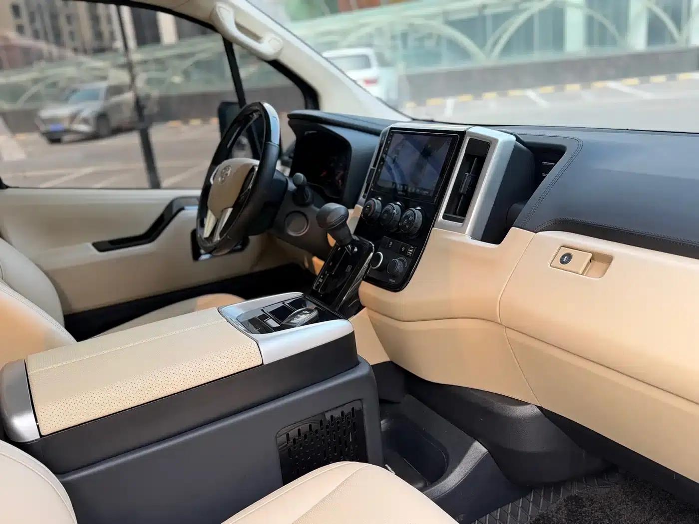 2023 HIACE 3.5L Middle East Edition — миниатюра 9