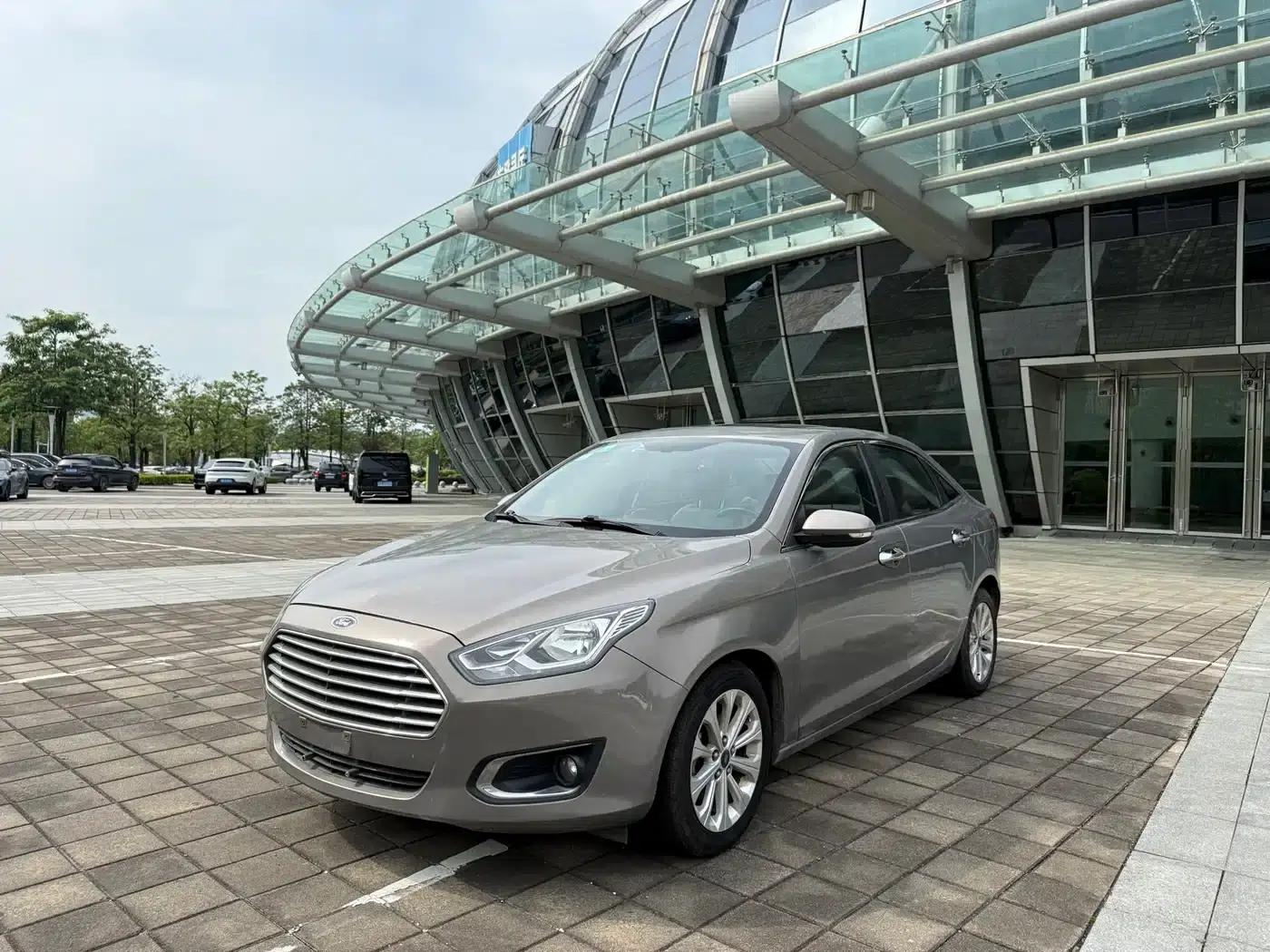 Ford Focus 2015 1.5L Automatic Fashion Edition — миниатюра 1