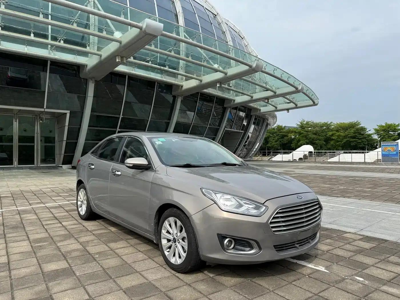 Ford Focus 2015 1.5L Automatic Fashion Edition — миниатюра 3