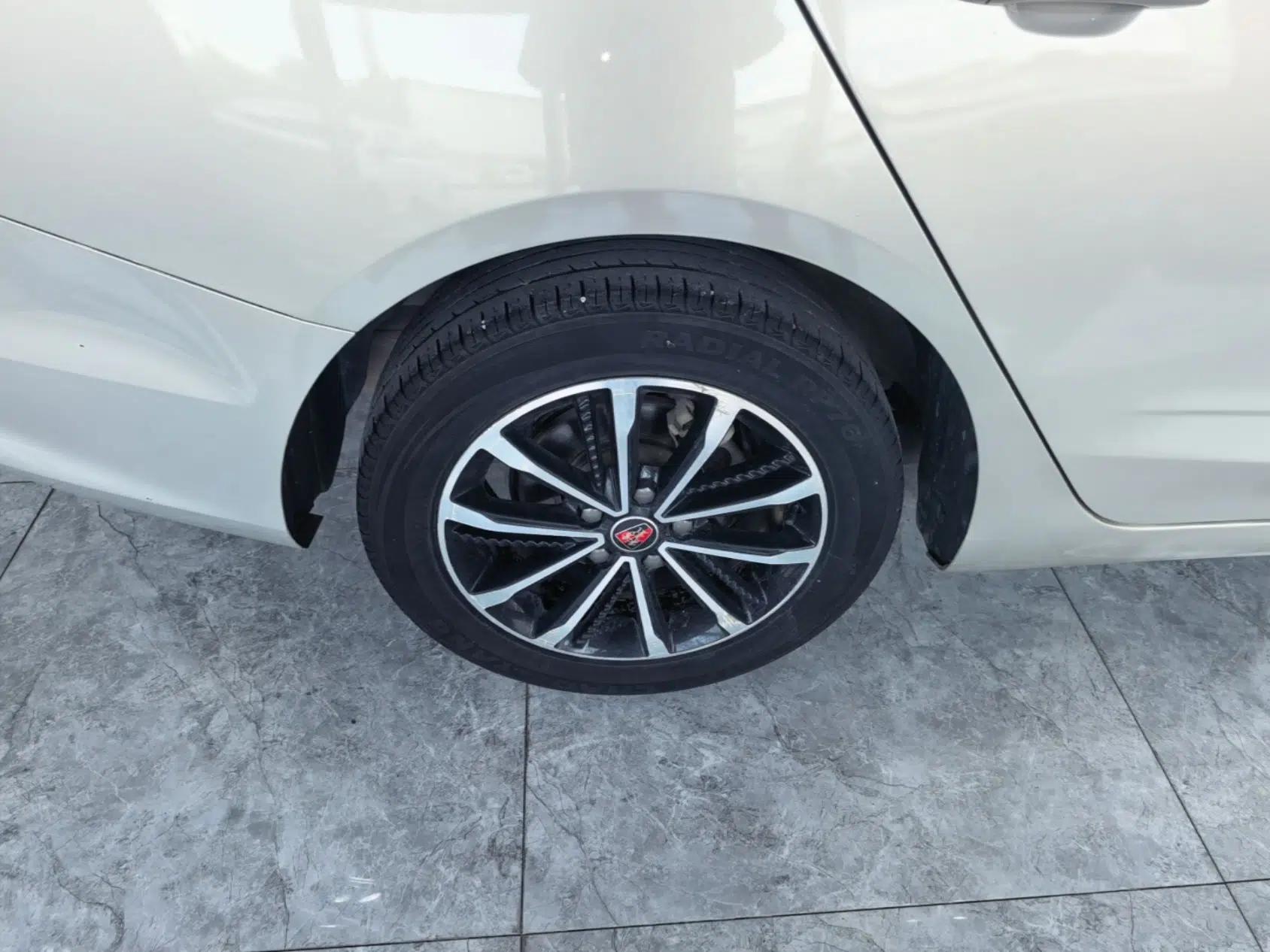 Roewe i5 2020 1.5L Automatic 4G Connect Luxury Flagship Edition — миниатюра 11
