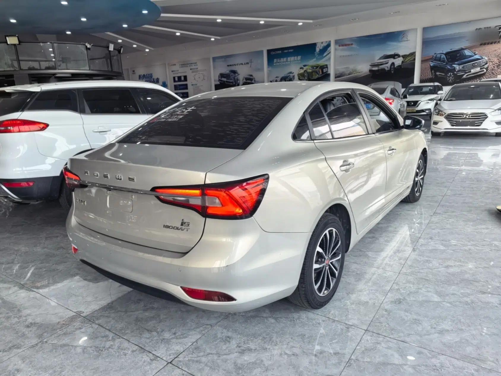 Roewe i5 2020 1.5L Automatic 4G Connect Luxury Flagship Edition — миниатюра 6