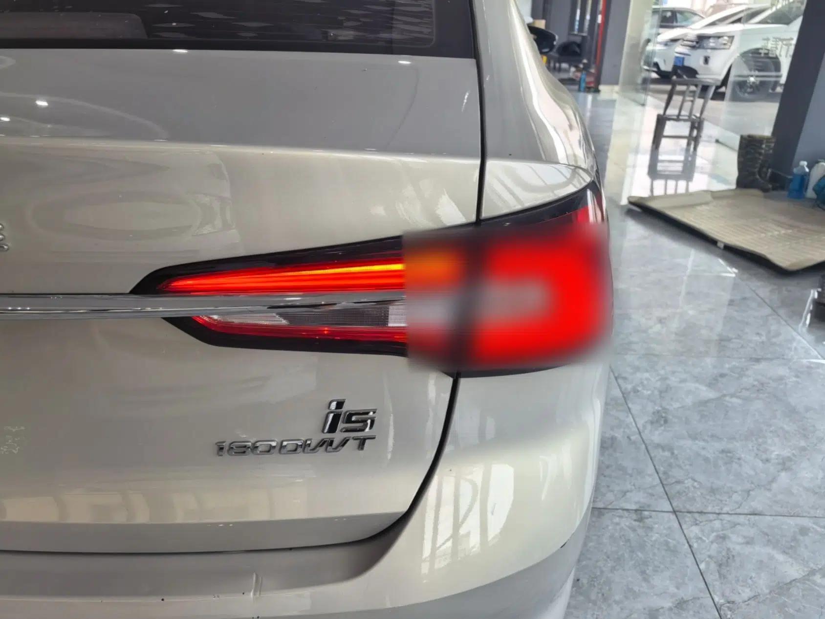 Roewe i5 2020 1.5L Automatic 4G Connect Luxury Flagship Edition — миниатюра 9