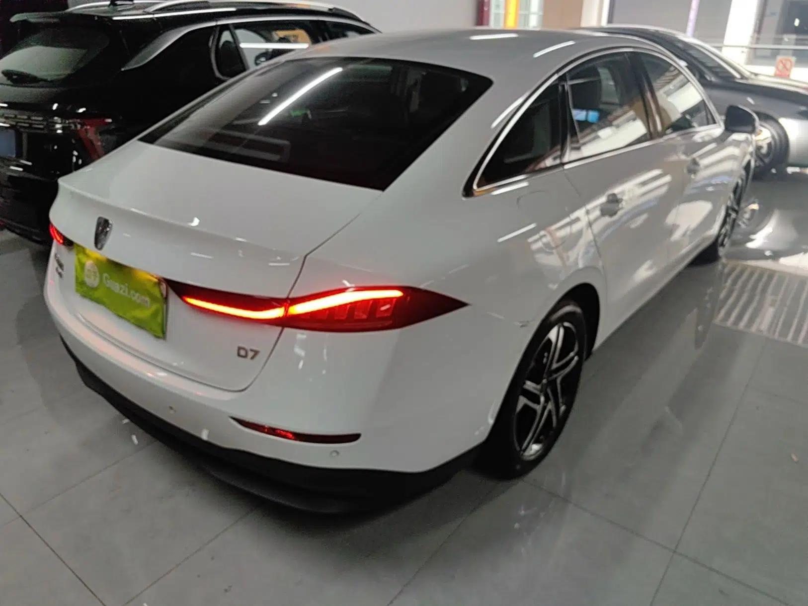 Roewe D7 2023 DMH 125km Superior Edition — миниатюра 6