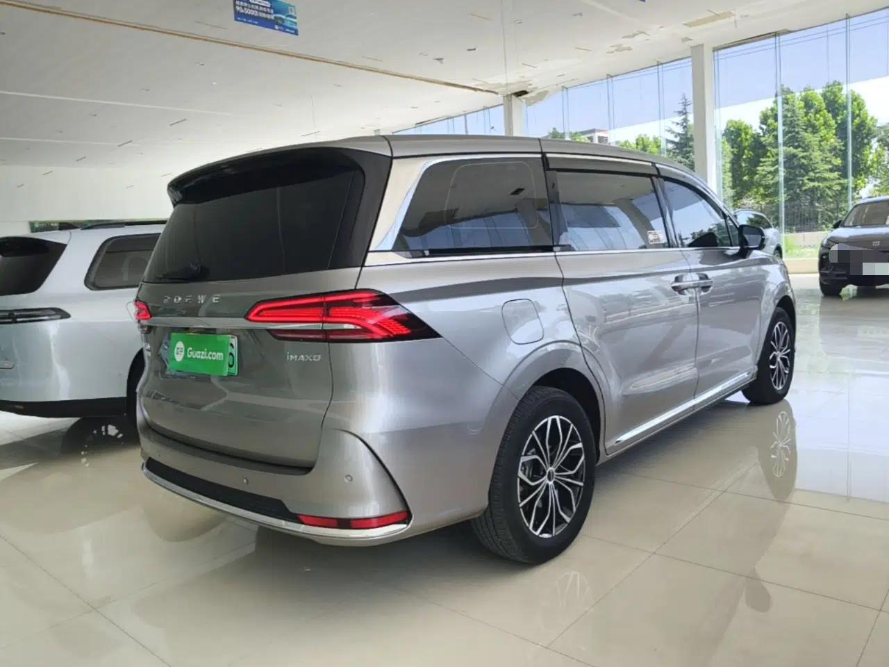 Roewe iMAX8 New Energy 2025 1.5T DMH Lu Zun Deluxe Edition — миниатюра 6