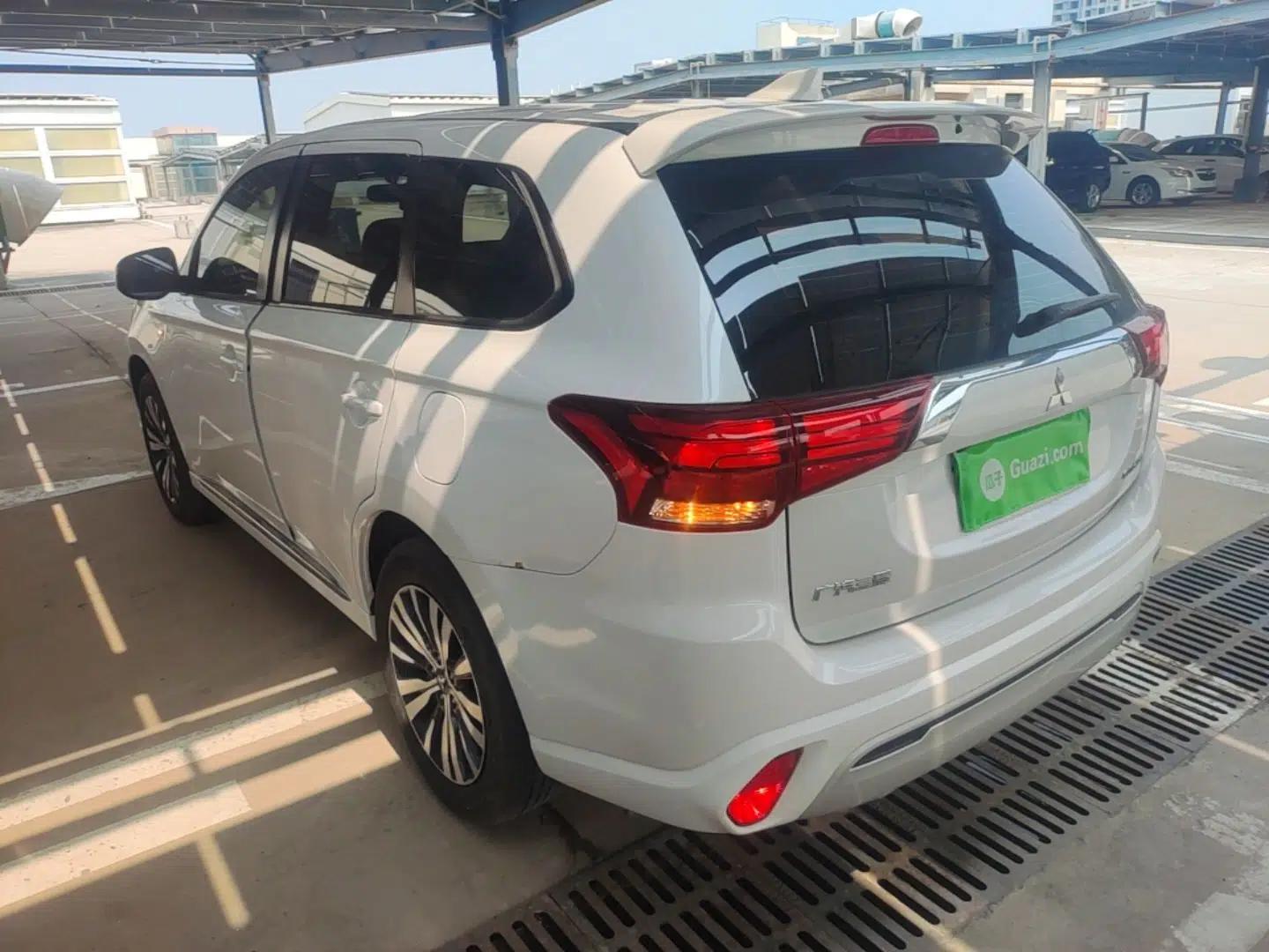 Mitsubishi Outlander 2021 2.0L Two-Wheel Drive Comfort Edition 5 Seats — миниатюра 4
