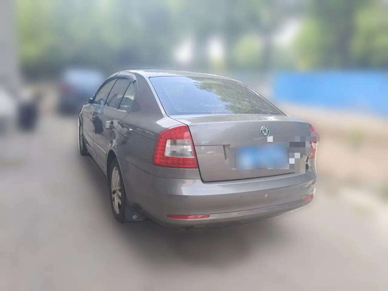 Skoda Octavia 2013 1.6L Manual Yijun Edition — миниатюра 4