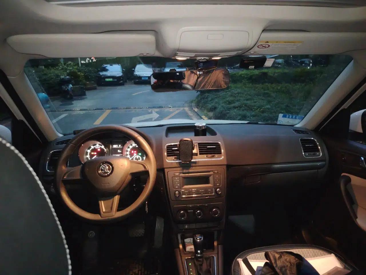 Skoda Yeti 2016 1.4TSI DSG Advanced Edition — миниатюра 18