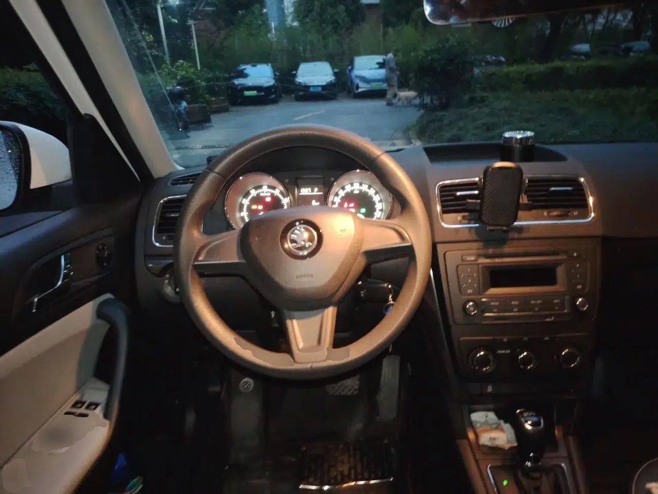 Skoda Yeti 2016 1.4TSI DSG Advanced Edition — миниатюра 10