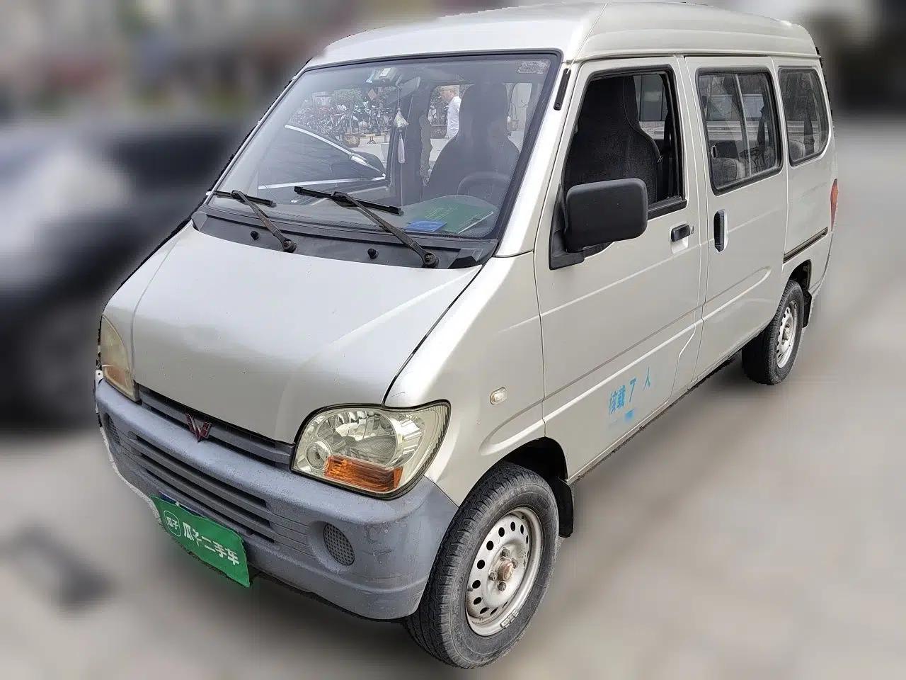 Wuling Zhiguang 2010 1.0L New Version Liye Style with Shorter Body — миниатюра 1