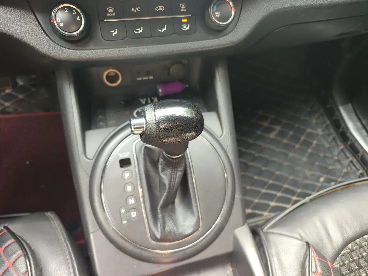 Kia Sportage R 2011 2.0L Automatic Two-Wheel Drive GL — миниатюра 14