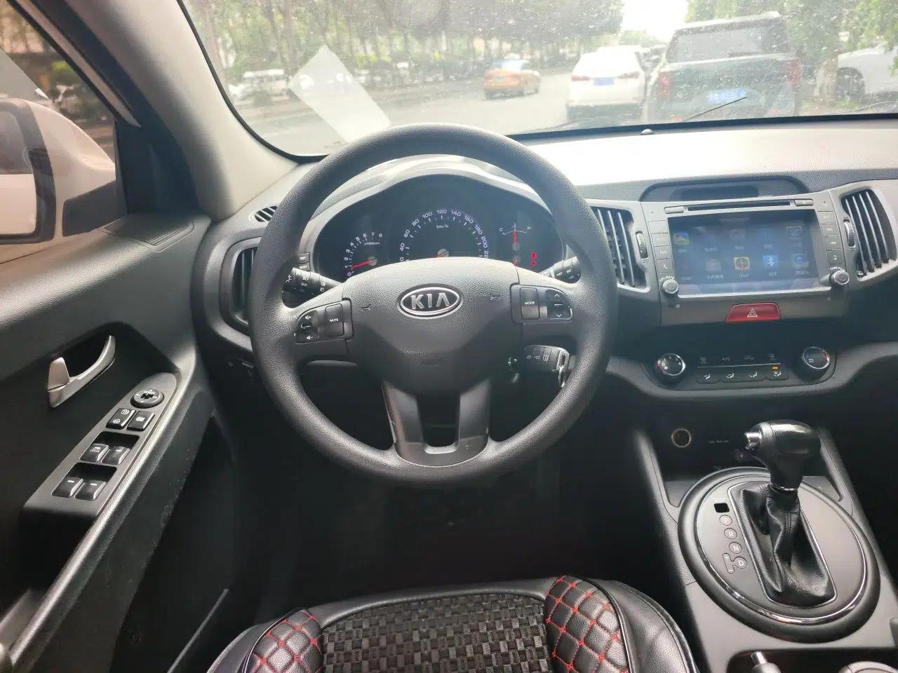 Kia Sportage R 2011 2.0L Automatic Two-Wheel Drive GL — миниатюра 10