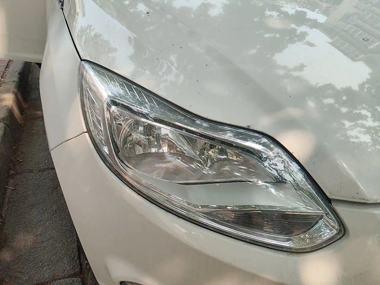 Ford Focus 2012 Hatchback 1.6L Manual Fashion Edition — миниатюра 7