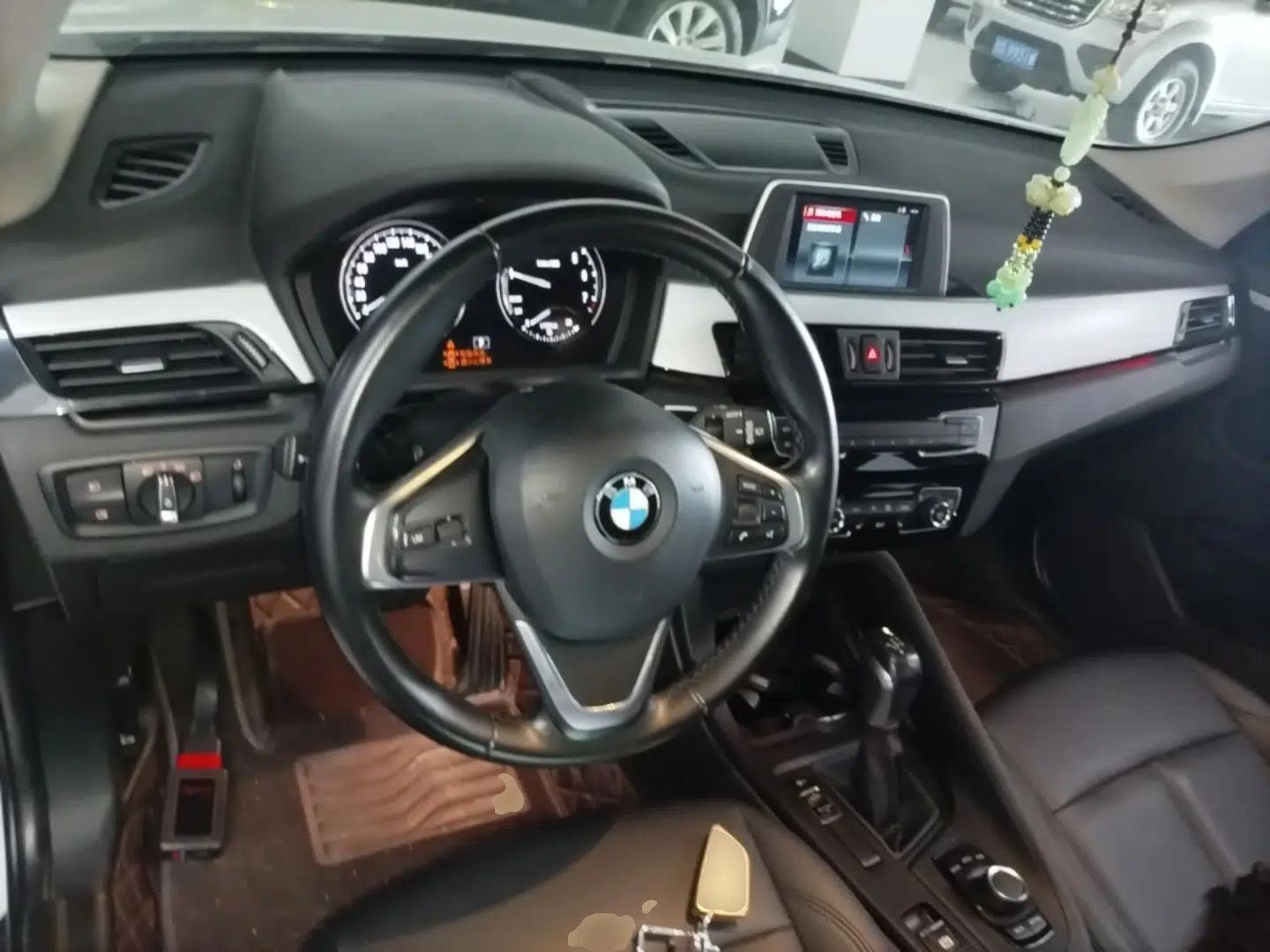 BMW X1 2019 sDrive20Li Leading Model — миниатюра 12