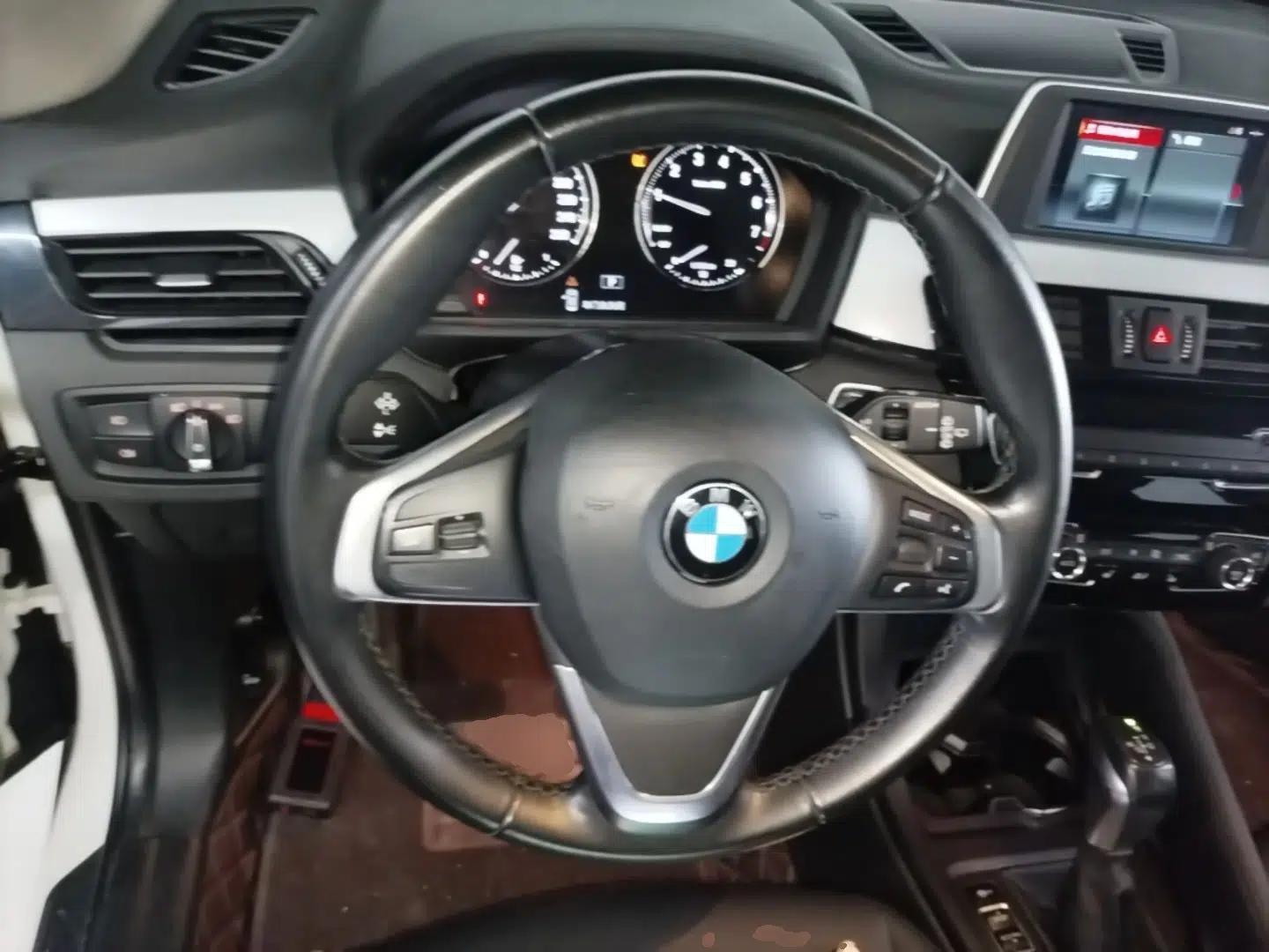 BMW X1 2019 sDrive20Li Leading Model — миниатюра 13
