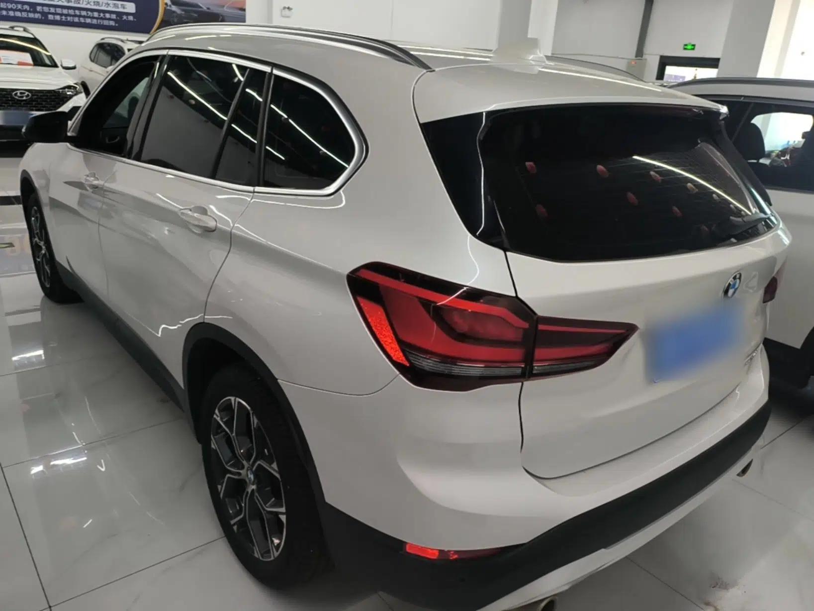 BMW X1 2021 sDrive25Li Leading Model — миниатюра 4