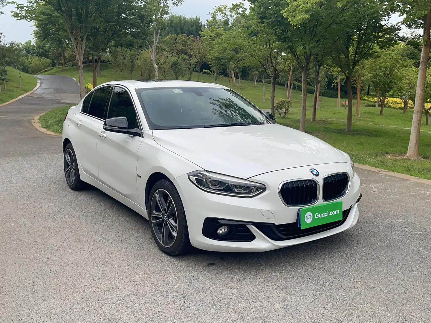 BMW 1 Series 2018 118i Sport Edition — миниатюра 3
