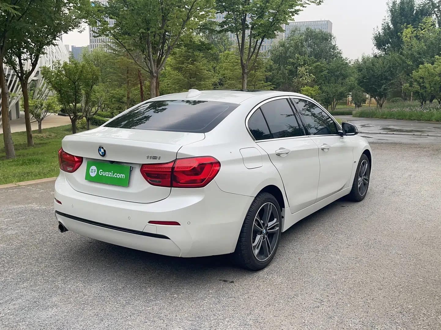 BMW 1 Series 2018 118i Sport Edition — миниатюра 5