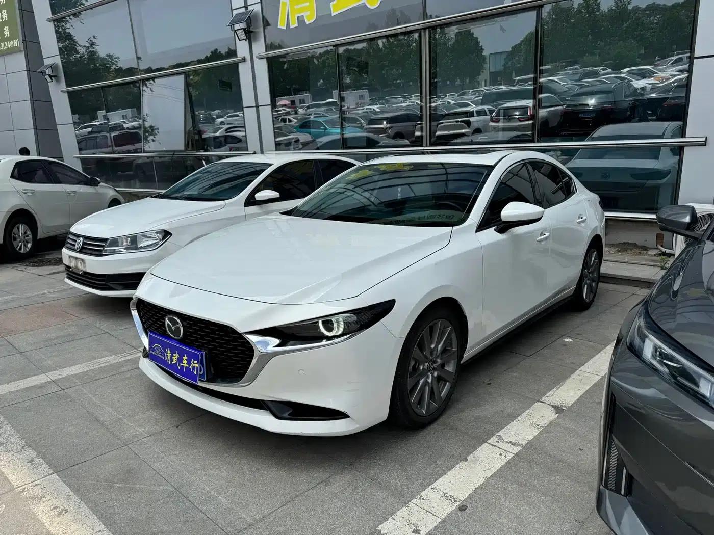 Mazda3 Axela 2020 2.0L Automatic Premium Edition — миниатюра 1