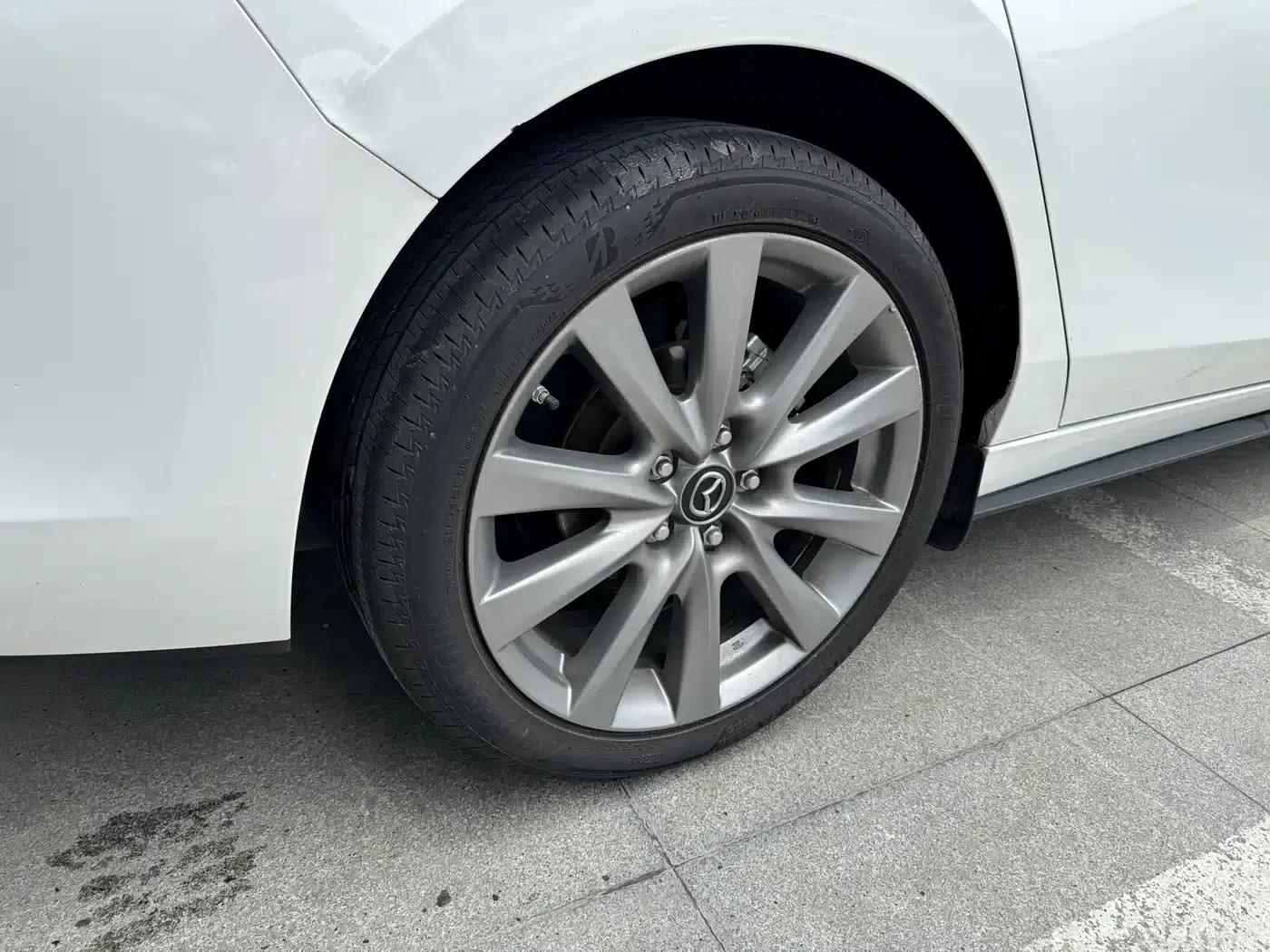 Mazda3 Axela 2020 2.0L Automatic Premium Edition — миниатюра 11