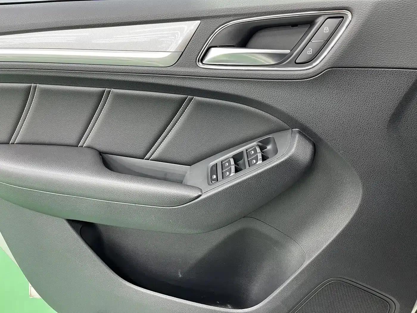 Roewe RX5 New Energy 2017 ERX5 EV400 Electric Internet Flagship Edition — миниатюра 19