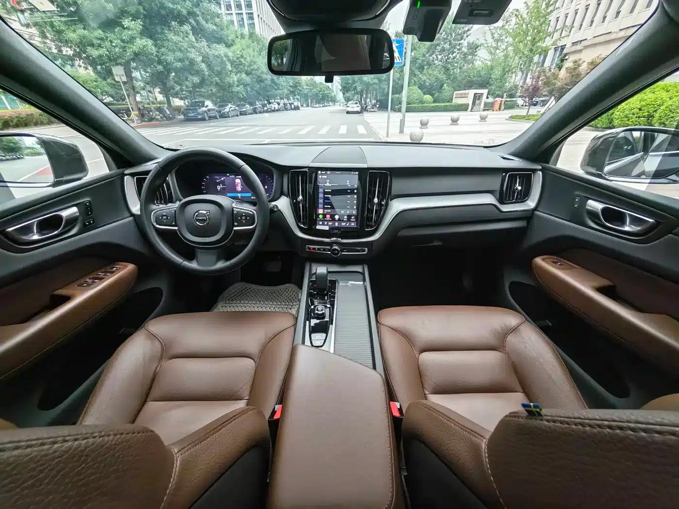 2022 Volvo XC60 B5 AWD Inscription Luxury Edition — миниатюра 11