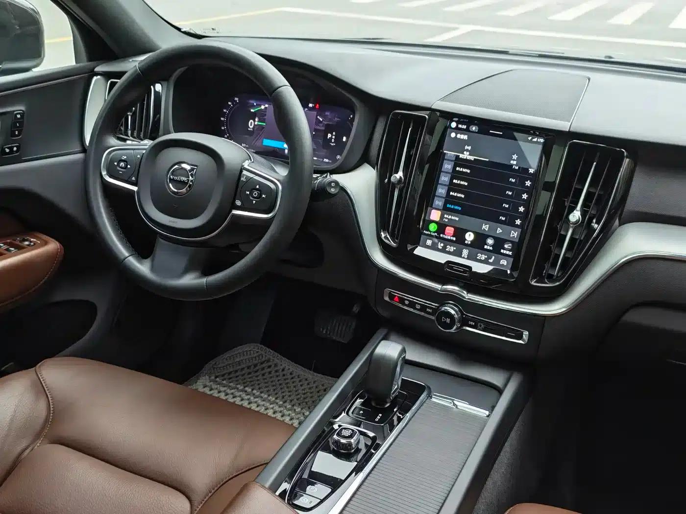 2022 Volvo XC60 B5 AWD Inscription Luxury Edition — миниатюра 12