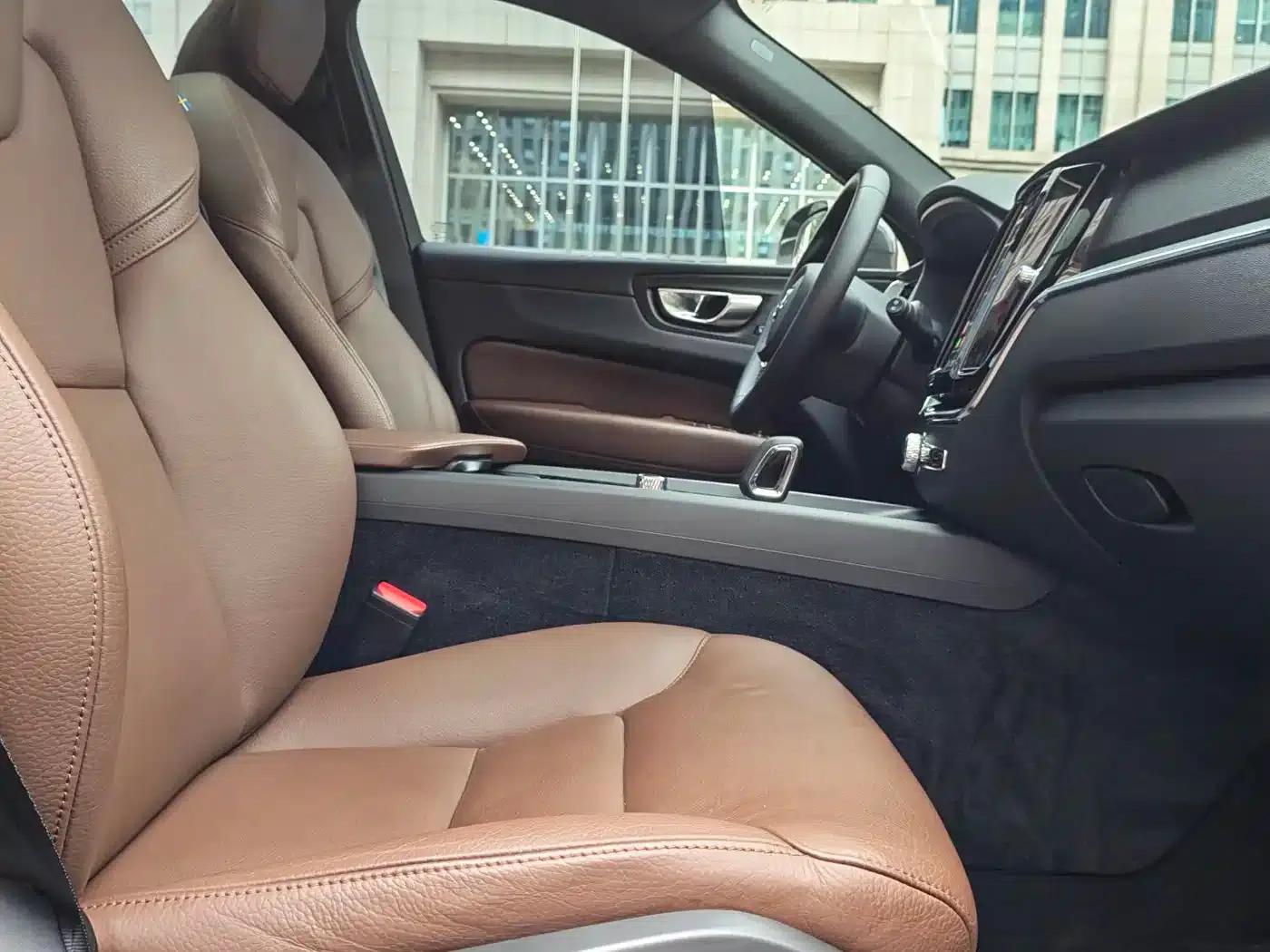 2022 Volvo XC60 B5 AWD Inscription Luxury Edition — миниатюра 13