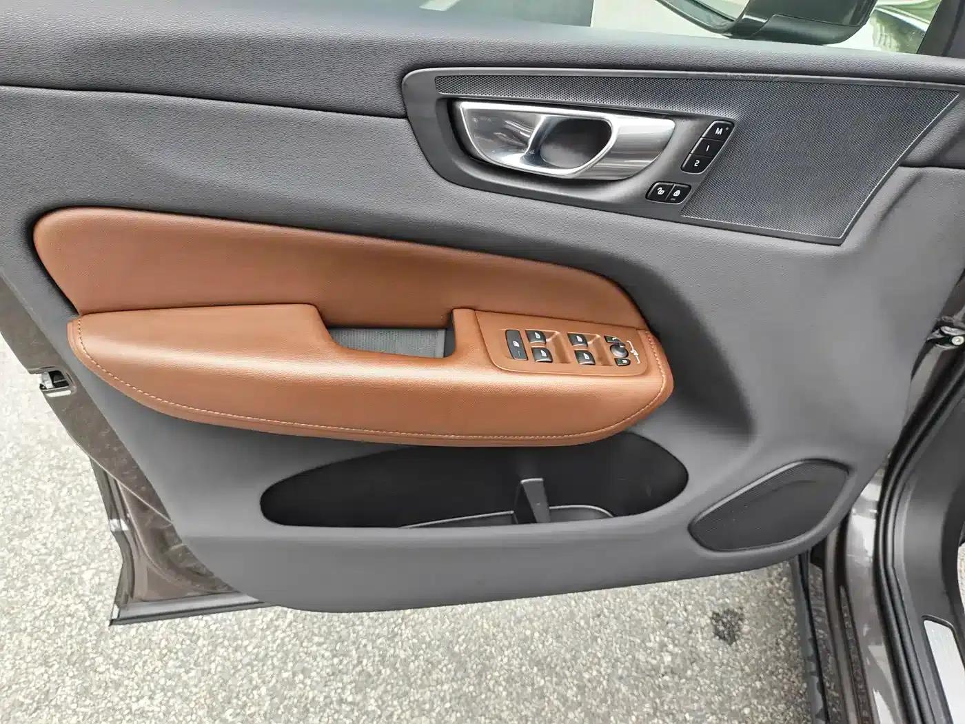 2022 Volvo XC60 B5 AWD Inscription Luxury Edition — миниатюра 16