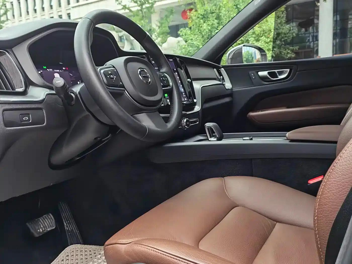 2022 Volvo XC60 B5 AWD Inscription Luxury Edition — миниатюра 17