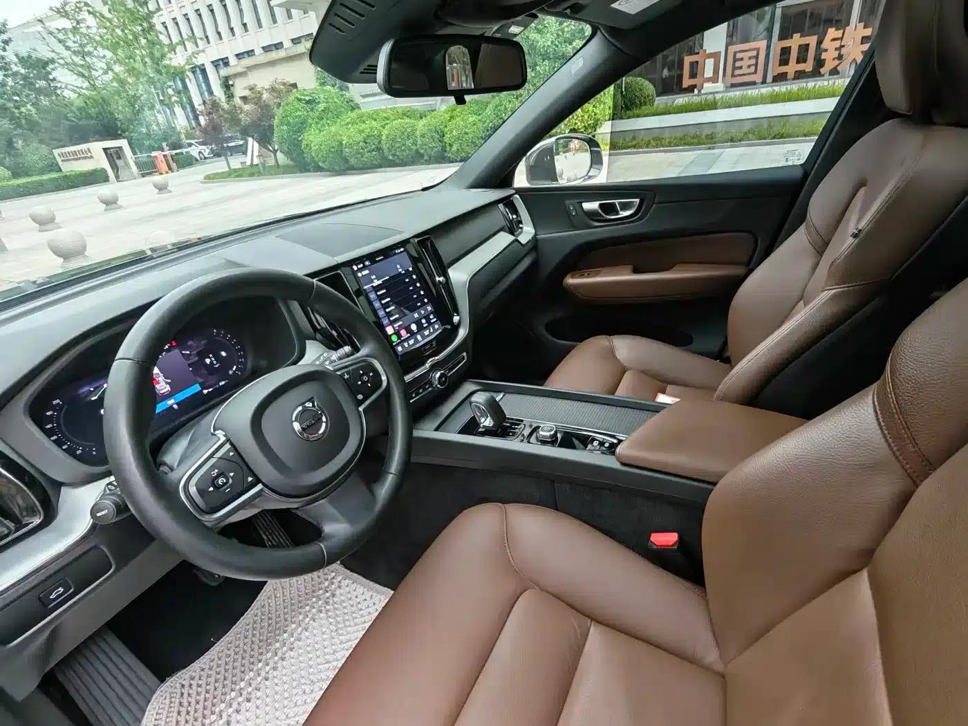 2022 Volvo XC60 B5 AWD Inscription Luxury Edition — миниатюра 18