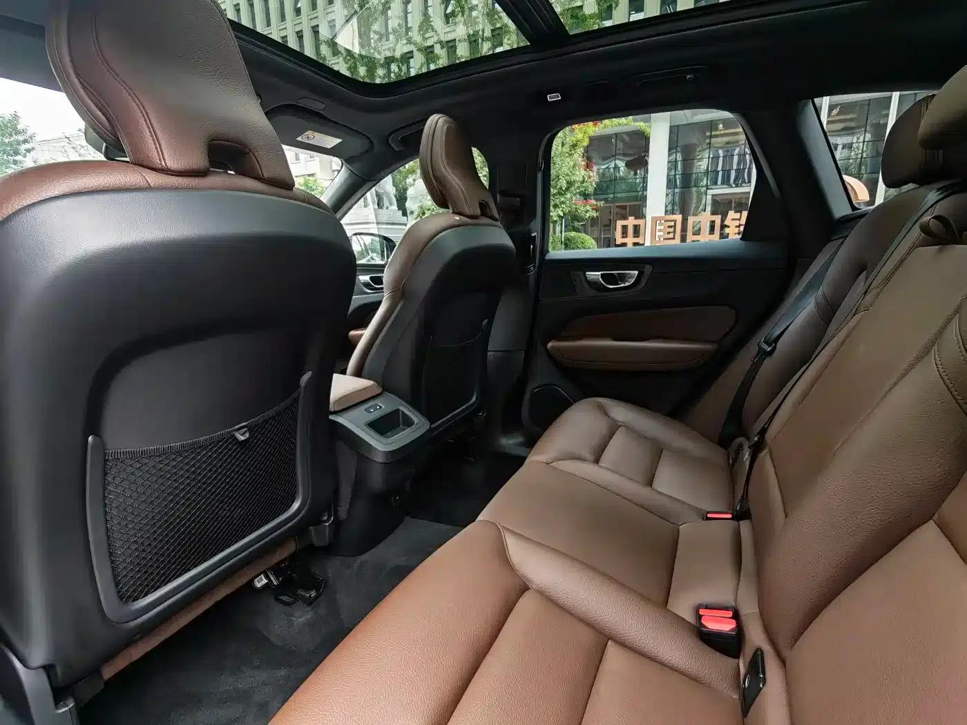 2022 Volvo XC60 B5 AWD Inscription Luxury Edition — миниатюра 19