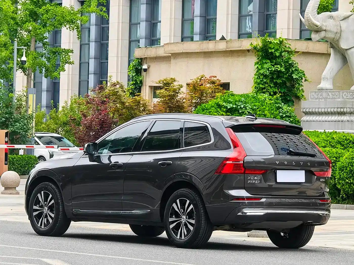 2022 Volvo XC60 B5 AWD Inscription Luxury Edition — миниатюра 3