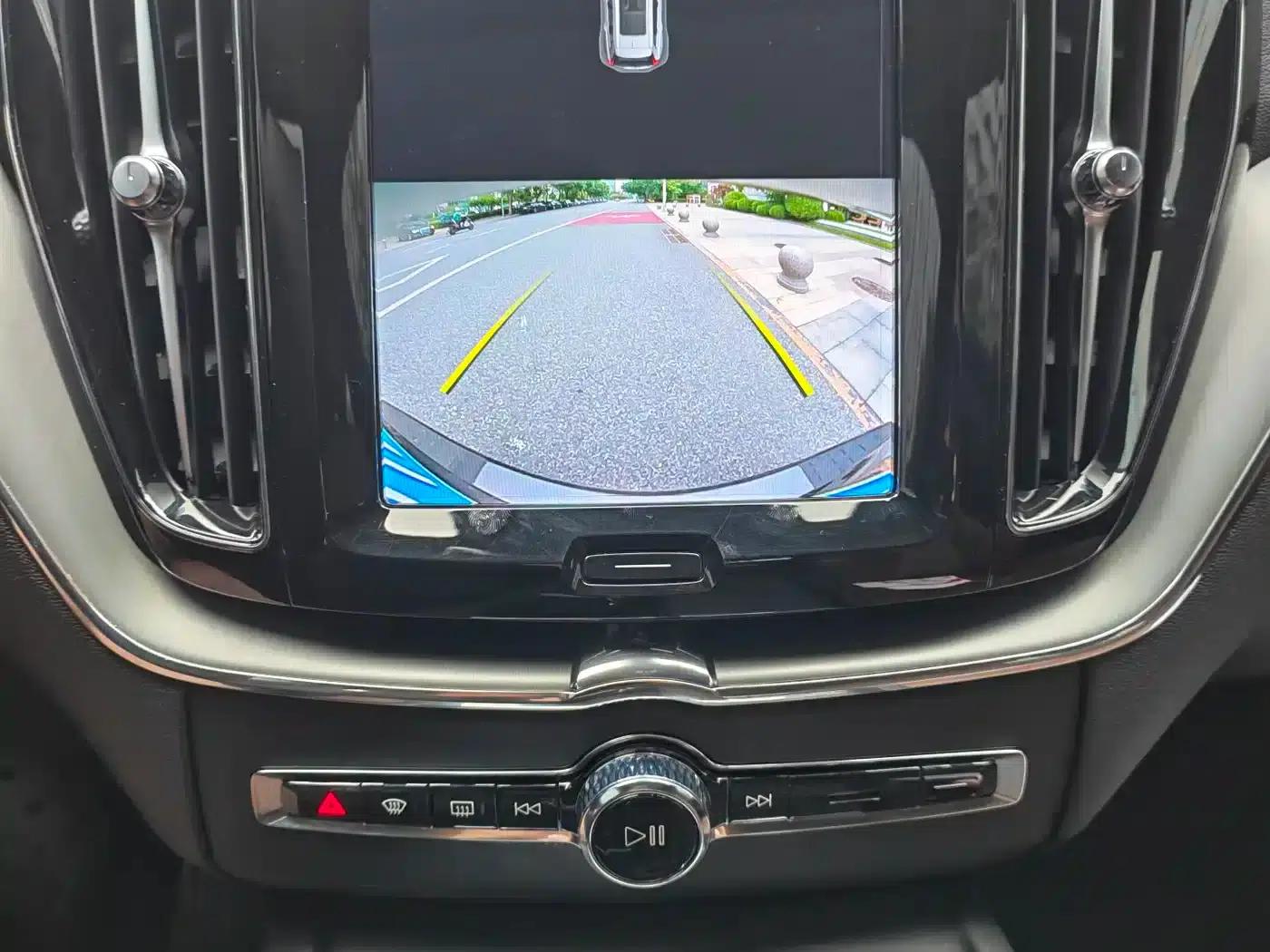 2022 Volvo XC60 B5 AWD Inscription Luxury Edition — миниатюра 22