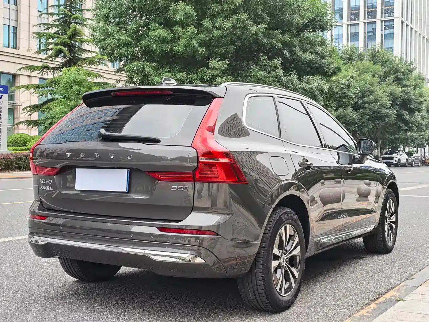 2022 Volvo XC60 B5 AWD Inscription Luxury Edition — миниатюра 6