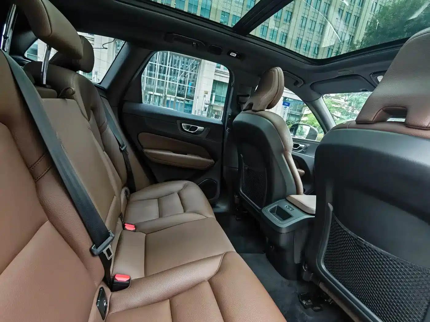 2022 Volvo XC60 B5 AWD Inscription Luxury Edition — миниатюра 9