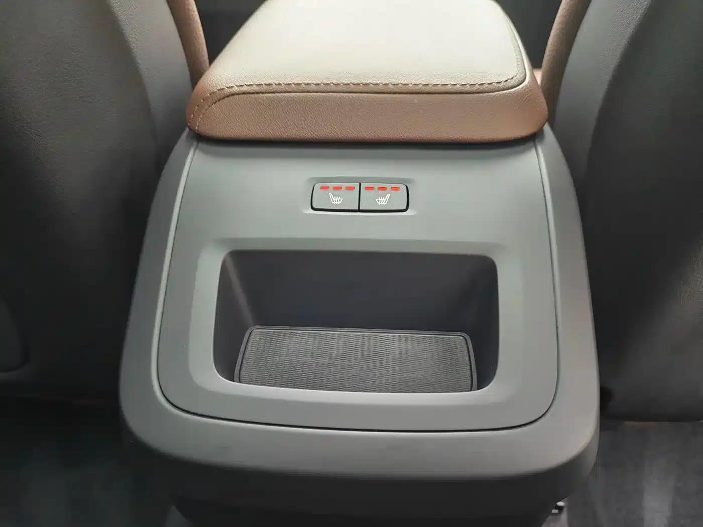 2022 Volvo XC60 B5 AWD Inscription Luxury Edition — миниатюра 10
